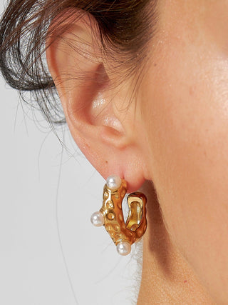 Delphine Hammered Shell Pearl Earring